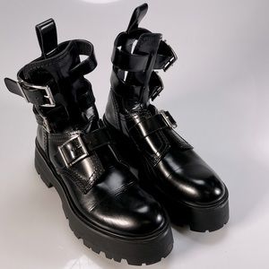 ALEXANDER MCQUEEN CUT OUT RAVE BOOT